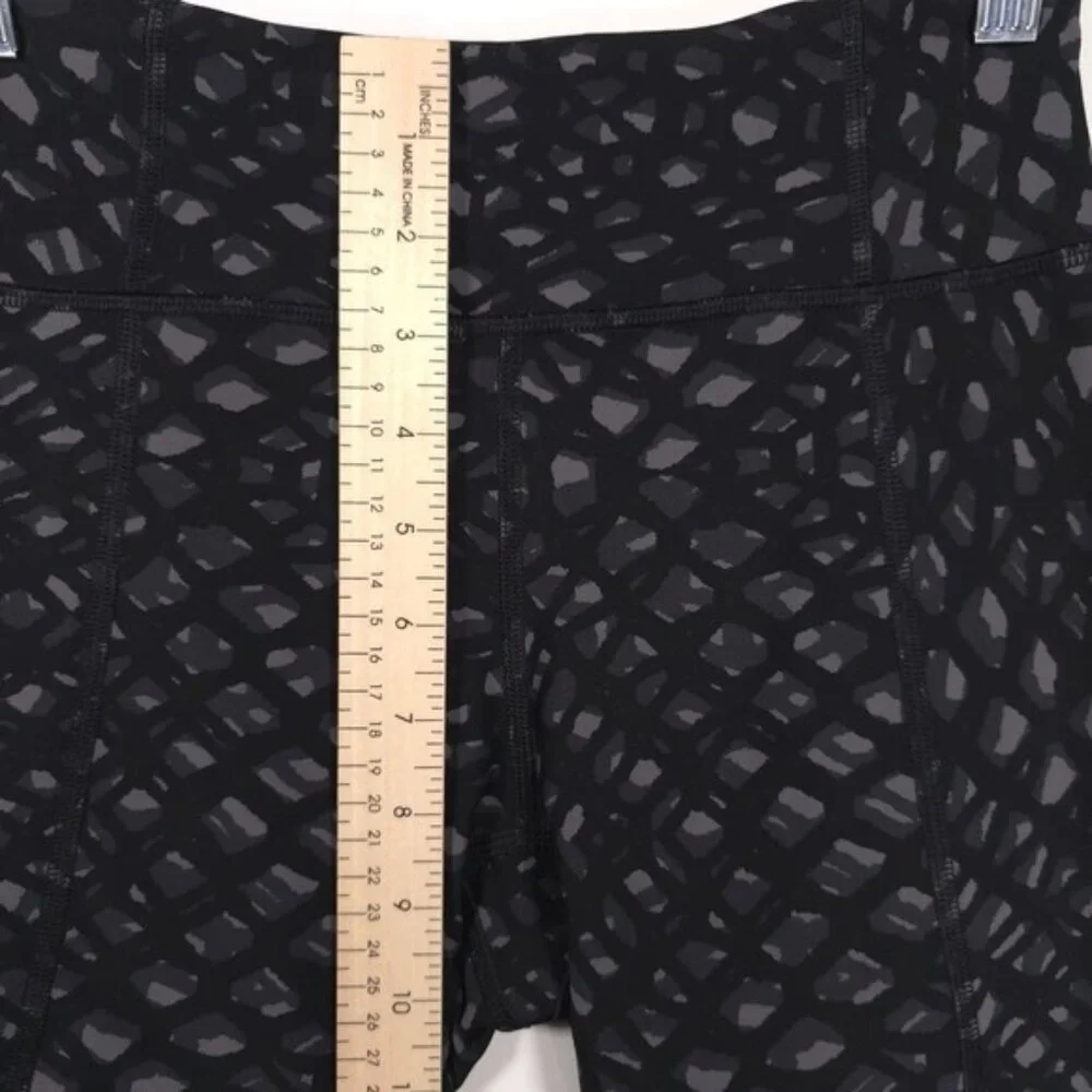 Lululemon Women's Leggings Reflective Patterned‎ Black Size 4